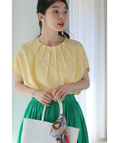 新作6月4日 パールの花咲くタックネックブラウストップス cawaii w61362ps S~L対応 半袖 モチーフ 装飾 華やか イエロー オシャレ 個性的 大人可愛い エレガント 上品 春服 春物 夏服 夏物 薄手 レディース ファッション ミセス 30代 40代 50代 パールの花咲くタックネックブラウストップス（シャツ/ブラウス