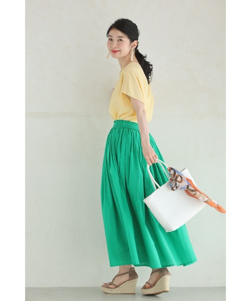 パールの花咲くタックネックブラウストップス（シャツ/ブラウス