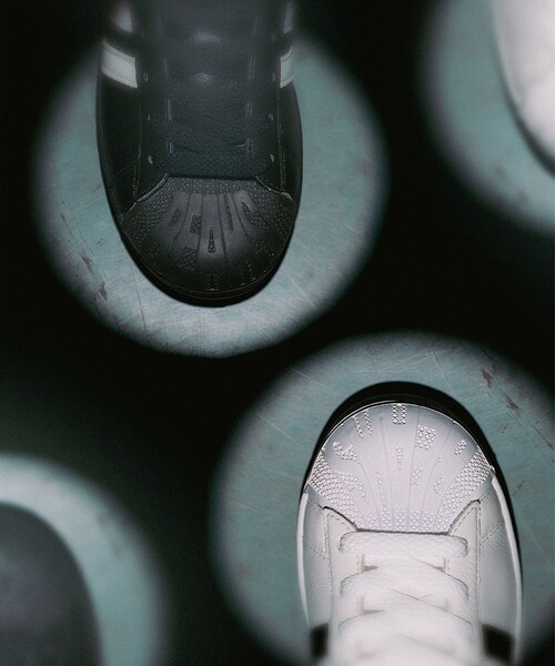 adidas（アディダス）の「【別注】adidas / SUPERSTAR II BLACK（スニーカー・メンズ・ブラック・23.5cm/24.5cm/25.5cm/26.5cm/27.5cm/28.5cm/30.0cm/24.0cm/25.0cm/26.0cm/27.0cm/28.0cm/29.0cm/23㎝）」の2枚目の写真
