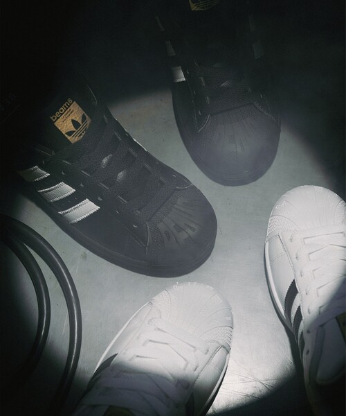 adidas（アディダス）の「【別注】adidas / SUPERSTAR II BLACK（スニーカー・メンズ・ブラック・23.5cm/24.5cm/25.5cm/26.5cm/27.5cm/28.5cm/30.0cm/24.0cm/25.0cm/26.0cm/27.0cm/28.0cm/29.0cm/23㎝）」の3枚目の写真