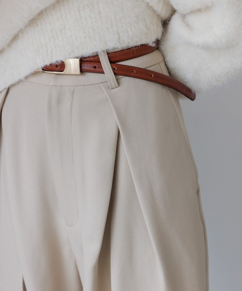 SENEE（セニー）の「high waist cross tuck slacks（ハイウエストクロスタックスラックス）（スラックス・レディース・ベージュ/ブラック・MEDIUM/SMALL）」の16枚目の写真