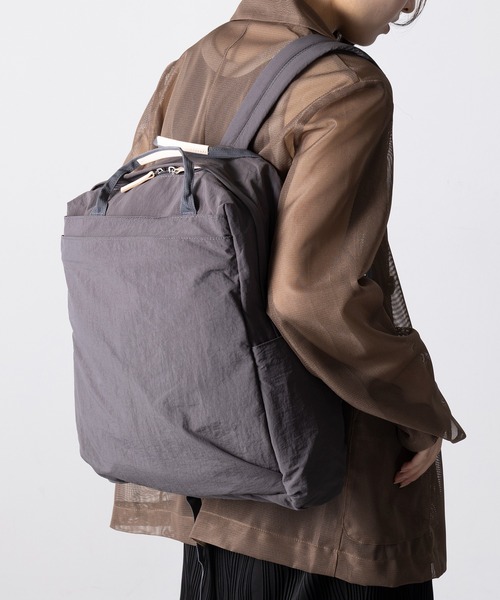 EARTH MADE(アースメイド)の「【EARTH MADE】12POCKET INSIDE PRINT RUCK(バックパック/リュック・レディース・ベージュ/チャコールグレー/ブラウン/ネイビー/ブラック・FREE)」の3枚目の写真