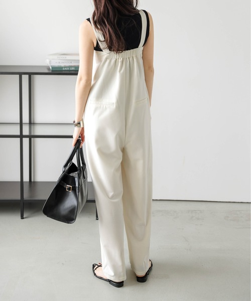 Lajour(ラジュール)の「【日本製】タックデザインサロペット(サロペット/オーバーオール・レディース・ベージュ系/アイボリー/ブラック/グレー・M/L)」の8枚目の写真