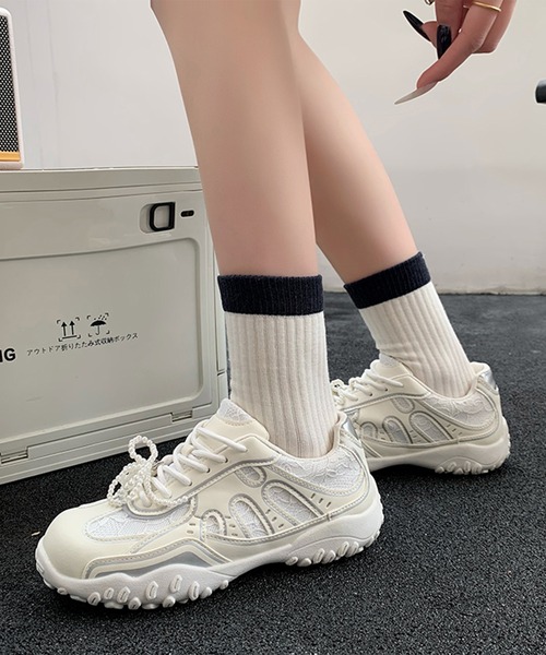 Lace Ladies(レースレディース)の「パール リボン付き レース ドッキング スニーカー(スニーカー・レディース・ホワイト/シルバー・22.5cm/23cm/23.5cm/24cm/24.5cm/25cm)」の9枚目の写真