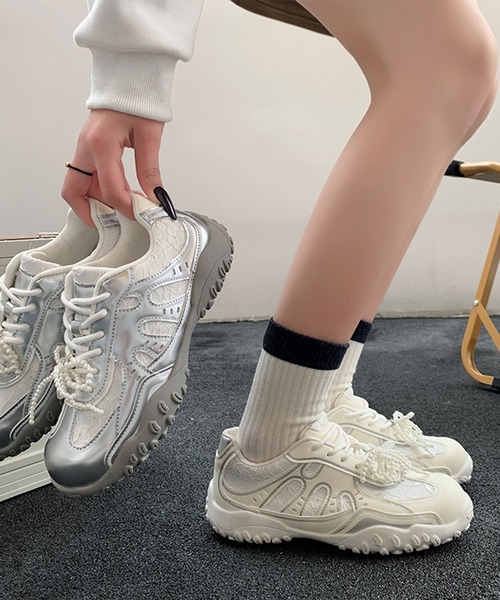 Lace Ladies(レースレディース)の「パール リボン付き レース ドッキング スニーカー(スニーカー・レディース・ホワイト/シルバー・22.5cm/23cm/23.5cm/24cm/24.5cm/25cm)」の11枚目の写真