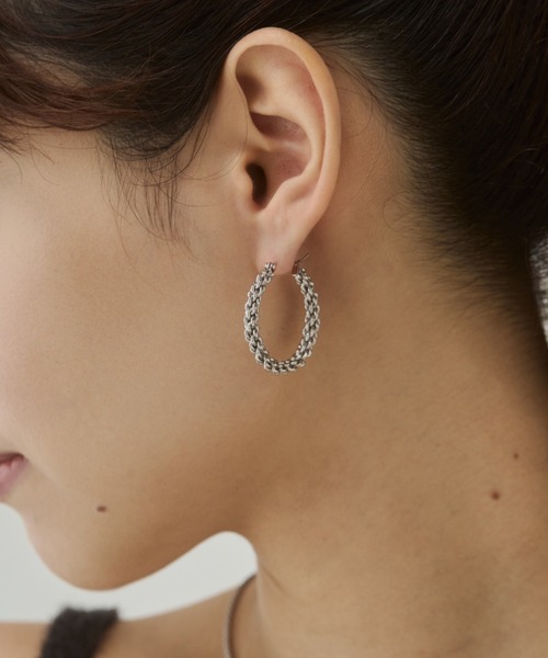 ciite' surgical stainless(シーテサージカルステンレス)の「【 金属アレルギー対応 】デザインフープピアス サージカルステンレス(両耳用)(ピアス(両耳用)・レディース・ゴールド/シルバー・FREE)」の2枚目の写真