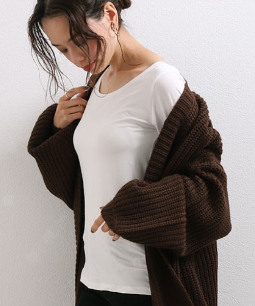 CLOTHY(クロシィ)の「【薄手なのにしっかり保温!裏微起毛インナー】プラズマヒートワイドクルーネックインナー(インナーウェア/肌着・レディース・ブラック/ピンクベージュ/カーキ/チャコールグレー/オフホワイト/ライトグレー/ベージュ/ネイビー・X-LARGE/MEDIUM)」の2枚目の写真
