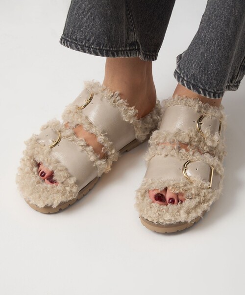 green label relaxing（グリーンレーベルリラクシング）の「ダブルベルト フェイクファー サンダル（サンダル・レディース・ベージュ/ブラウン系・S/L/M）」の3枚目の写真