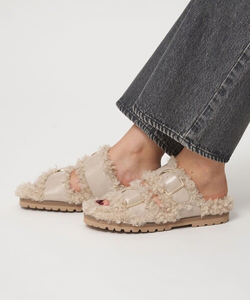 green label relaxing（グリーンレーベルリラクシング）の「ダブルベルト フェイクファー サンダル（サンダル・レディース・ベージュ/ブラウン系・S/L/M）」の4枚目の写真