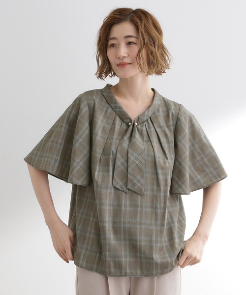 grove(グローブ)の「【お仕事/二の腕カバー】パール調使いが華やか 上品ボウタイブラウス(シャツ/ブラウス・レディース・スミクロ/ブルー系/アイボリー系/ブラック系1・03/02/05/04/01)」の1枚目の写真