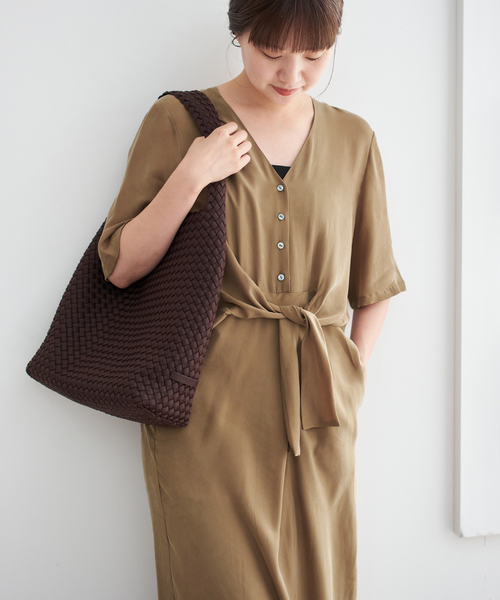 IENA(イエナ)の「キュプラサテンノットワンピース(ワンピース・レディース・ネイビー/キャメル・36/38)」の14枚目の写真