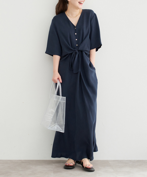 IENA(イエナ)の「キュプラサテンノットワンピース(ワンピース・レディース・ネイビー/キャメル・36/38)」の13枚目の写真