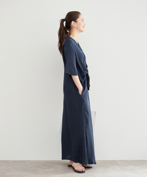 IENA(イエナ)の「キュプラサテンノットワンピース(ワンピース・レディース・ネイビー/キャメル・36/38)」の11枚目の写真
