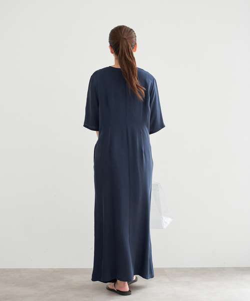 IENA(イエナ)の「キュプラサテンノットワンピース(ワンピース・レディース・ネイビー/キャメル・36/38)」の10枚目の写真