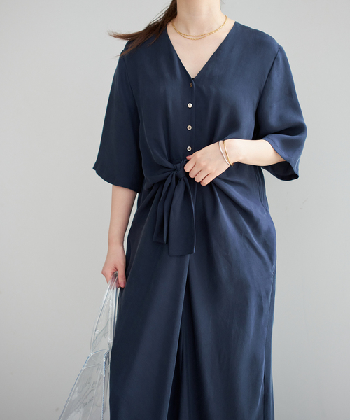 IENA(イエナ)の「キュプラサテンノットワンピース(ワンピース・レディース・ネイビー/キャメル・36/38)」の6枚目の写真