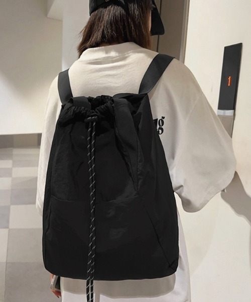 COCOMOMO(ココモモ)の「【2WAY・撥水】 2WAYドローコードバッグ リュック ショルダーバッグ トートバッグ ナイロン パラコード バッグ 大容量(バックパック/リュック・レディース・パープル/アイボリー/ブラック/グリーン・FREE)」の1枚目の写真
