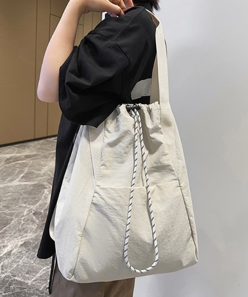 COCOMOMO(ココモモ)の「【2WAY・撥水】 2WAYドローコードバッグ リュック ショルダーバッグ トートバッグ ナイロン パラコード バッグ 大容量(バックパック/リュック・レディース・パープル/アイボリー/ブラック/グリーン・FREE)」の11枚目の写真