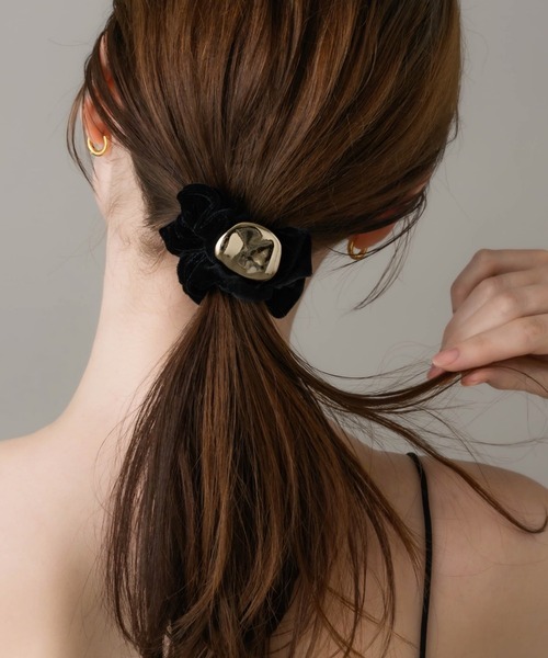 muku（ムク）の「CHOUCHOU/VELOUR（シュシュ・レディース・ブラック×ゴールド/ブラウン/ブラック×シルバー・FREE）」の16枚目の写真