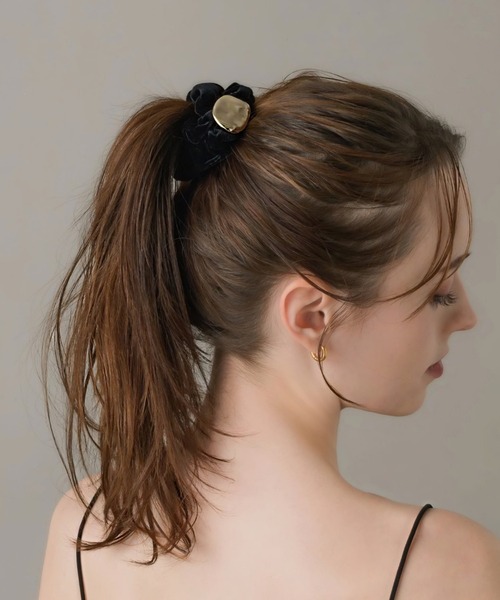 muku（ムク）の「CHOUCHOU/VELOUR（シュシュ・レディース・ブラック×ゴールド/ブラウン/ブラック×シルバー・FREE）」の14枚目の写真