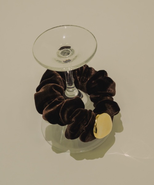 muku（ムク）の「CHOUCHOU/VELOUR（シュシュ・レディース・ブラック×ゴールド/ブラウン/ブラック×シルバー・FREE）」の12枚目の写真