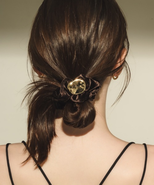 muku（ムク）の「CHOUCHOU/VELOUR（シュシュ・レディース・ブラック×ゴールド/ブラウン/ブラック×シルバー・FREE）」の4枚目の写真