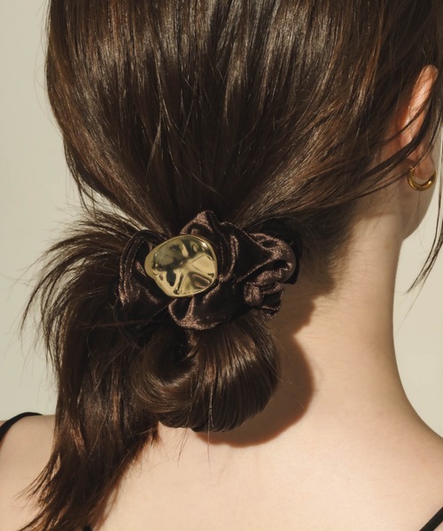 muku（ムク）の「CHOUCHOU/VELOUR（シュシュ・レディース・ブラック×ゴールド/ブラウン/ブラック×シルバー・FREE）」の9枚目の写真