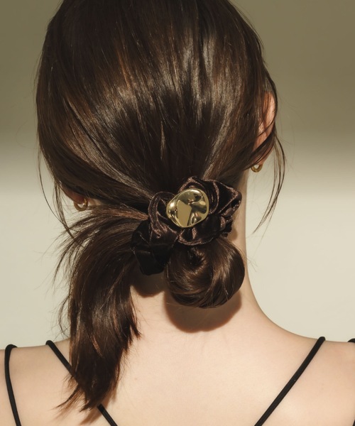 muku（ムク）の「CHOUCHOU/VELOUR（シュシュ・レディース・ブラック×ゴールド/ブラウン/ブラック×シルバー・FREE）」の11枚目の写真