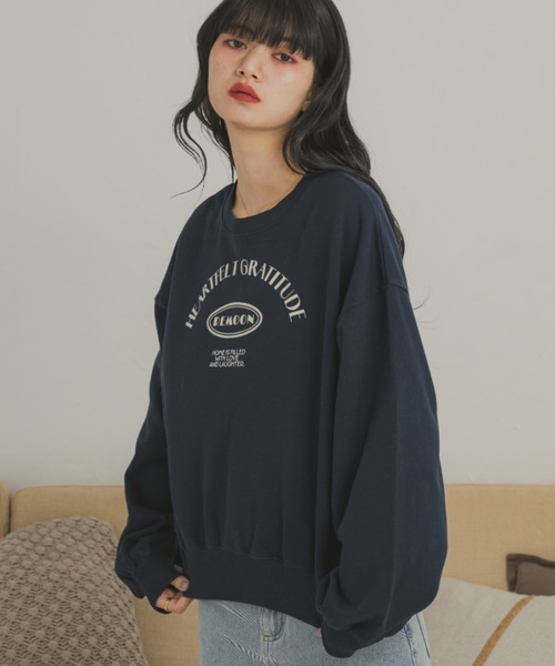 REMOON(リムーン)の「クルーネックフロッキープリントスウェット(スウェット・レディース・レッド/ネイビー/グレー・FREE)」の1枚目の写真