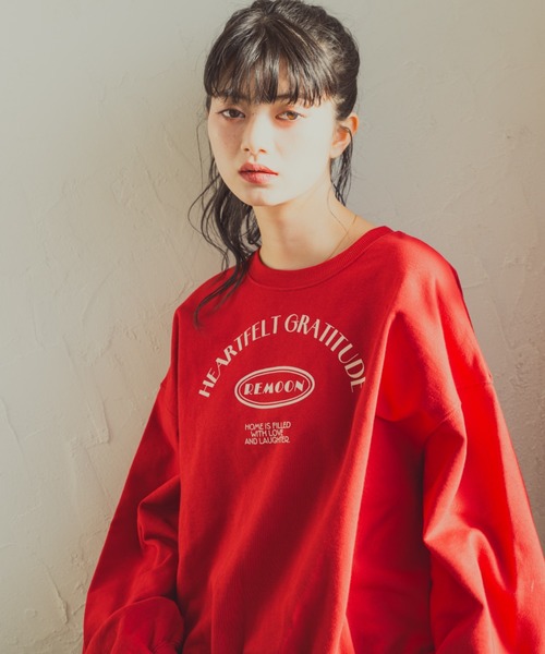 REMOON(リムーン)の「クルーネックフロッキープリントスウェット(スウェット・レディース・レッド/ネイビー/グレー・FREE)」の3枚目の写真