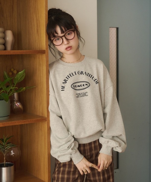 REMOON(リムーン)の「クルーネックフロッキープリントスウェット(スウェット・レディース・レッド/ネイビー/グレー・FREE)」の11枚目の写真