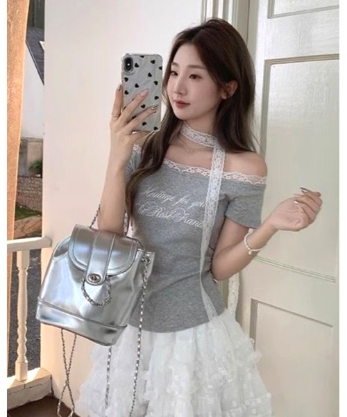 CHEER（チアー）の「レース切り替えタイ付きオフショルプリントトップス（Tシャツ/カットソー・レディース・ホワイト/グレー・M）」の13枚目の写真