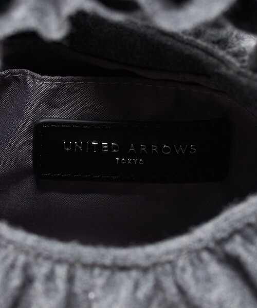 UNITED ARROWS（ユナイテッドアローズ）の「フリル ワンハンドルバッグ（ハンドバッグ・レディース・ブラック/ダークグレー・FREE）」の12枚目の写真