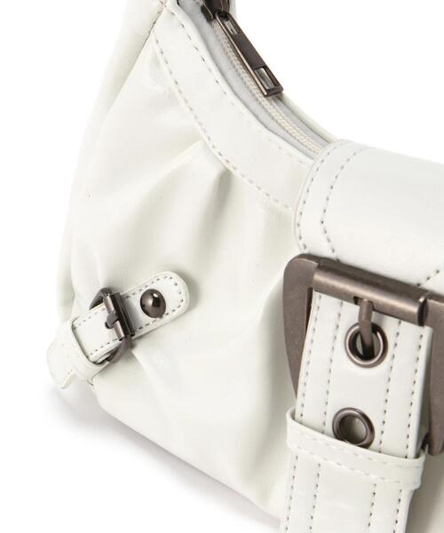 FREE'S MART（フリーズマート）の「ビッグベルトショルダーバッグ（ショルダーバッグ・レディース・ブラック/ホワイト・ﾌﾘ-）」の6枚目の写真