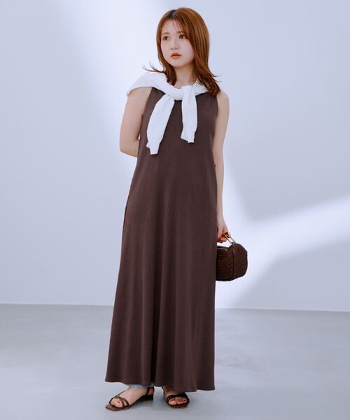 COHINA（コヒナ）の「カップ付きキャミワンピース 【低身長・小柄女性】（ワンピース・レディース・ブラック/ブラウン・REGULAR/SHORT）」の19枚目の写真