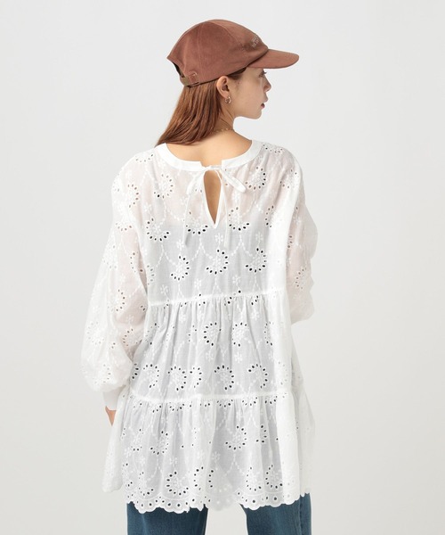 BAYFLOW（ベイフロー）の「[前後2WAY仕様]スカラップレースチュニック（チュニック・レディース・マスタード/オフホワイト/ブラック・FREE）」の10枚目の写真