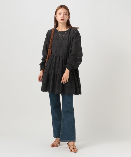 BAYFLOW（ベイフロー）の「[前後2WAY仕様]スカラップレースチュニック（チュニック・レディース・マスタード/オフホワイト/ブラック・FREE）」の12枚目の写真