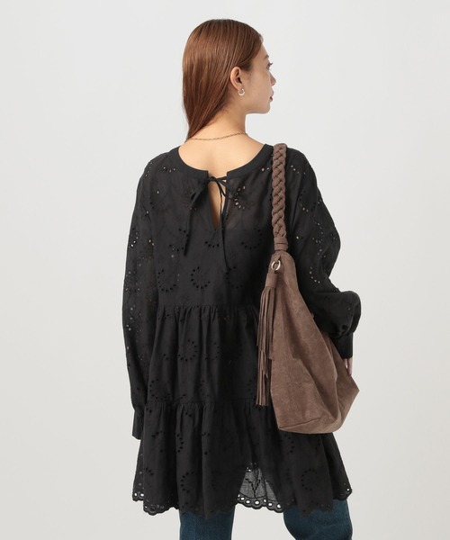 BAYFLOW（ベイフロー）の「[前後2WAY仕様]スカラップレースチュニック（チュニック・レディース・マスタード/オフホワイト/ブラック・FREE）」の13枚目の写真