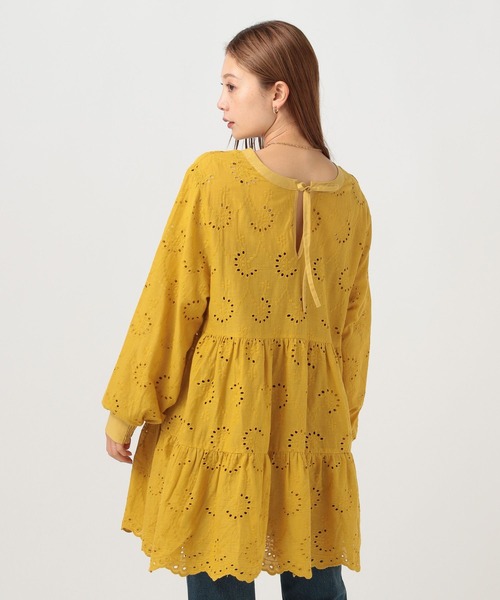 BAYFLOW（ベイフロー）の「[前後2WAY仕様]スカラップレースチュニック（チュニック・レディース・マスタード/オフホワイト/ブラック・FREE）」の15枚目の写真