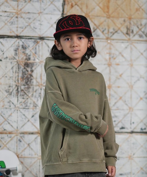 DC(ディーシー)の「DC/ディーシー 25 KD SKATE SKULL PH キッズ プルオーバー パーカー YPO254511(パーカー・キッズ・スミクロ/ベージュ・130cm/140cm/150cm/160cm)」の1枚目の写真