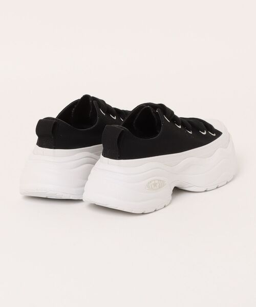 CONVERSE(コンバース)の「《CONVERSE》ALL STAR SURGETRAINER OX(スニーカー・レディース・ホワイト×ホワイト/ブラック×ホワイト・23.0cm/24.0cm/24.5cm/25.0cm/23.5cm/22.5cm)」の3枚目の写真