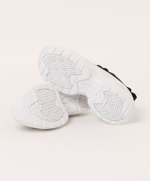 CONVERSE(コンバース)の「《CONVERSE》ALL STAR SURGETRAINER OX(スニーカー・レディース・ホワイト×ホワイト/ブラック×ホワイト・23.0cm/24.0cm/24.5cm/25.0cm/23.5cm/22.5cm)」の4枚目の写真