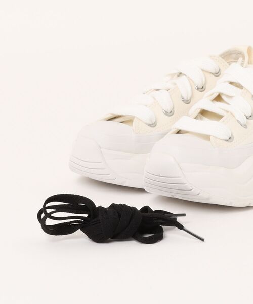 CONVERSE(コンバース)の「《CONVERSE》ALL STAR SURGETRAINER OX(スニーカー・レディース・ホワイト×ホワイト/ブラック×ホワイト・23.0cm/24.0cm/24.5cm/25.0cm/23.5cm/22.5cm)」の6枚目の写真