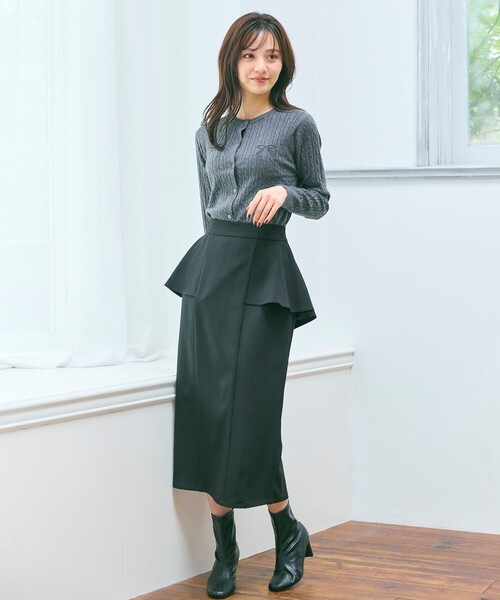 Feroux(フェルゥ)の「ケーブル編み×リボン刺繍 ニット カーディガン(カーディガン/ボレロ・レディース・グレー系/ダークブラウン系/ピンク系・F)」の4枚目の写真