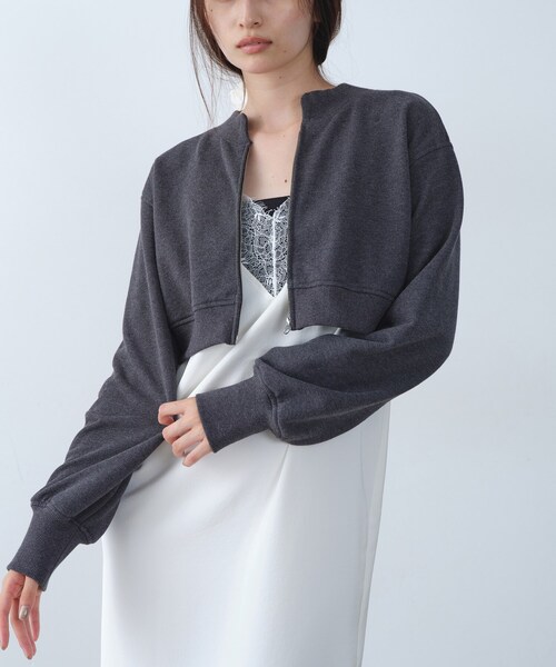 CODE A（コードエー）の「short zip sweat（スウェット・レディース・ライトグレー/チャコールグレー・00）」の2枚目の写真