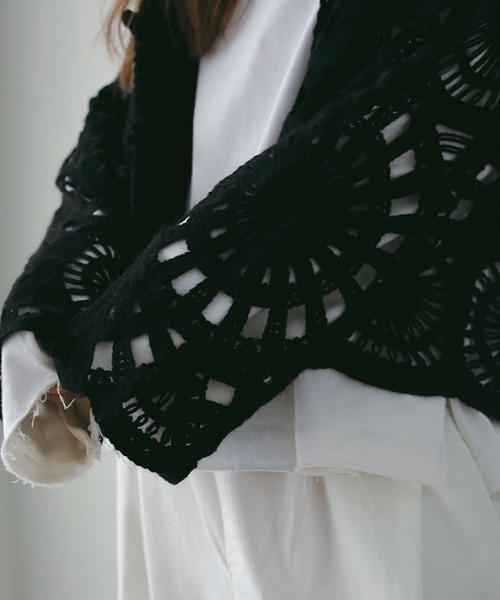 ETRE TOKYO（エトレトウキョウ）の「エンブロイダリーニットジャケット（ニット/セーター・レディース・ブラック/アイボリー・M/S）」の5枚目の写真