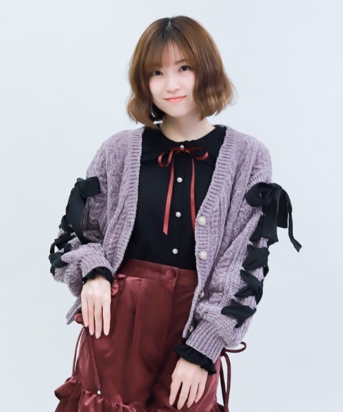 axes femme POETIQUE(アクシーズファムポエティック)の「レースアップモールニットカーディガン(カーディガン/ボレロ・レディース・キナリ/ピンク/パープル・MEDIUM)」の2枚目の写真