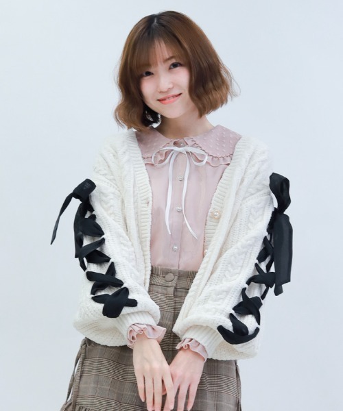 axes femme POETIQUE(アクシーズファムポエティック)の「レースアップモールニットカーディガン(カーディガン/ボレロ・レディース・キナリ/ピンク/パープル・MEDIUM)」の1枚目の写真