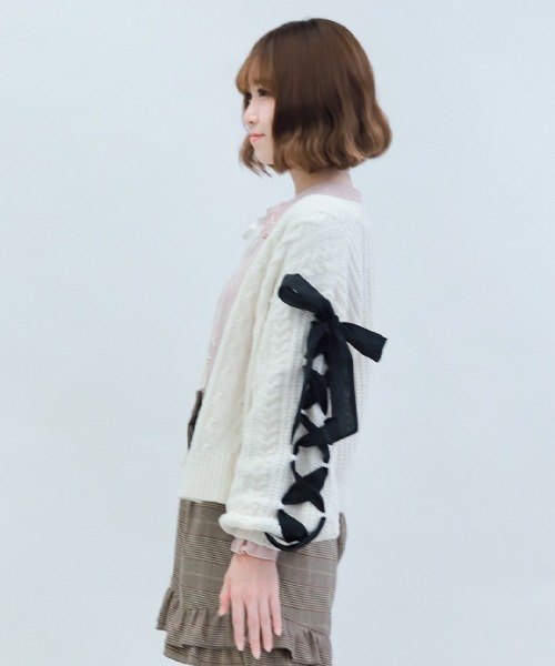 axes femme POETIQUE(アクシーズファムポエティック)の「レースアップモールニットカーディガン(カーディガン/ボレロ・レディース・キナリ/ピンク/パープル・MEDIUM)」の9枚目の写真