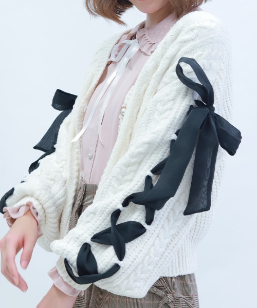 axes femme POETIQUE(アクシーズファムポエティック)の「レースアップモールニットカーディガン(カーディガン/ボレロ・レディース・キナリ/ピンク/パープル・MEDIUM)」の13枚目の写真