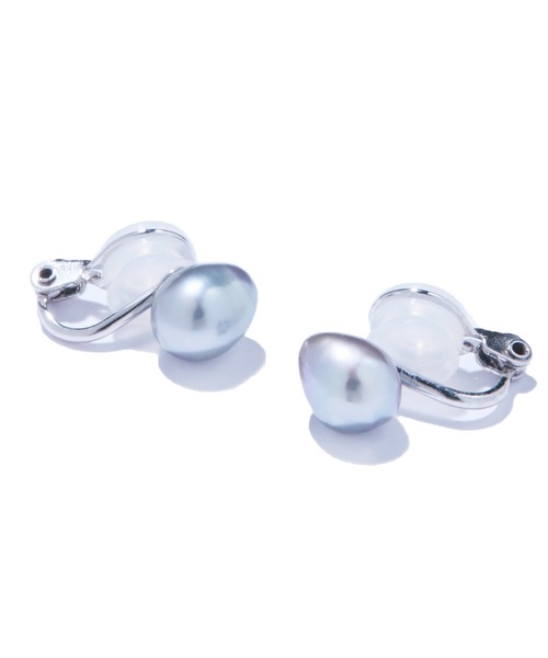les bonbon（ルボンボン）の「【les bonbon】organic pearl earring WH/オーガニック パール イヤリング（イヤリング・レディース・シルバー/ゴールド/ホワイト/グレー・FREE）」の6枚目の写真